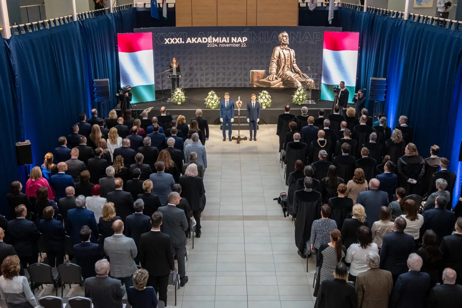 The delayed Academic Day ceremony was held in the packed atrium of the University’s Új Tudástér building. (Photo: Dudás Máté)